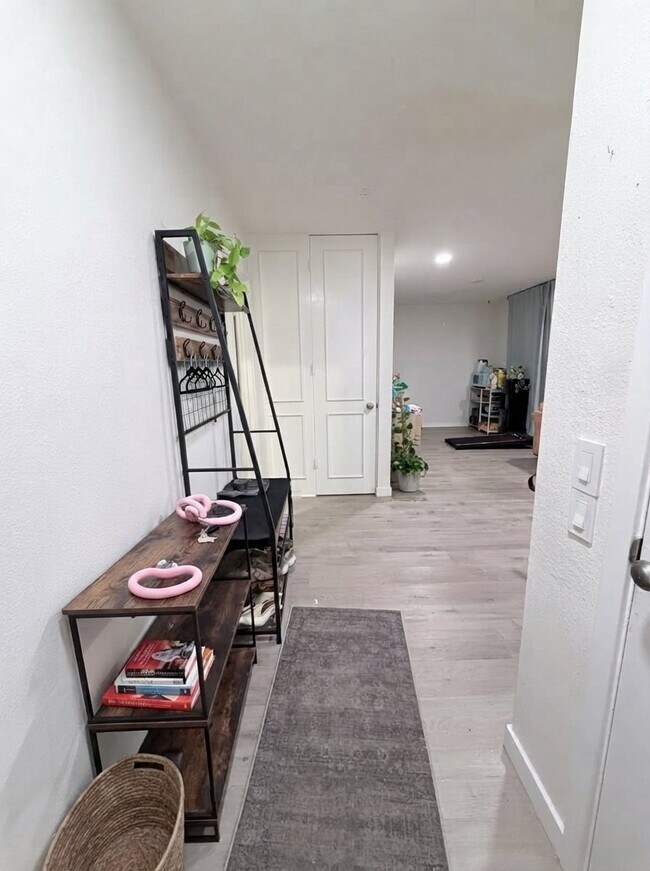 Foto del edificio - 4823 Collwood Blvd