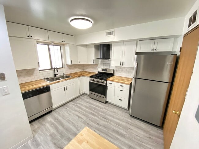 Building Photo - OSU Gateway 3 bedroom 1 1/2 bath 3 level townhome