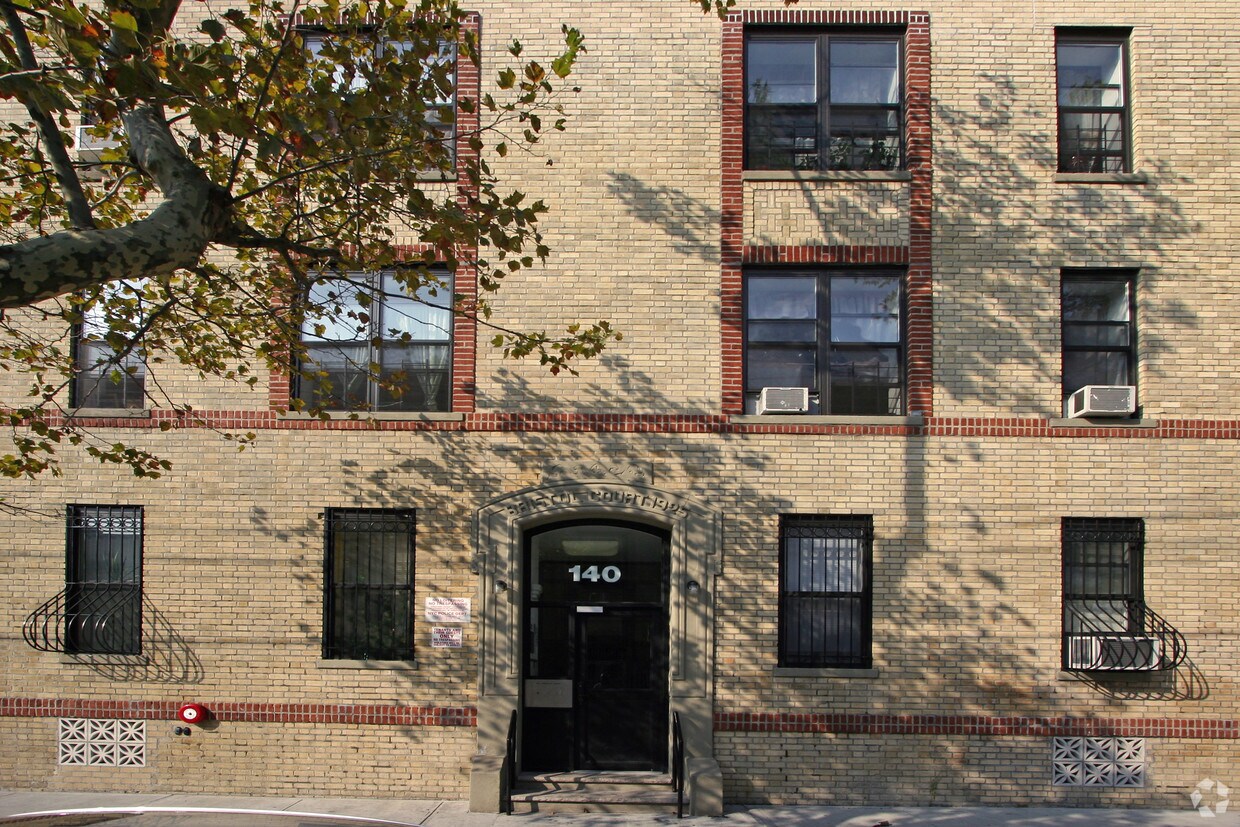 Building Photo - 140 Newport St