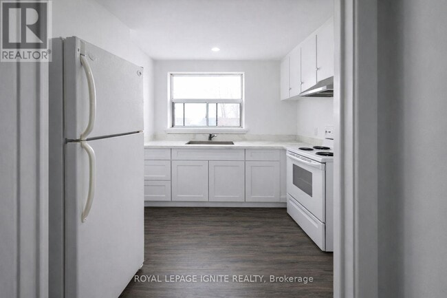 Photo du bâtiment - 573A Birchmount Rd