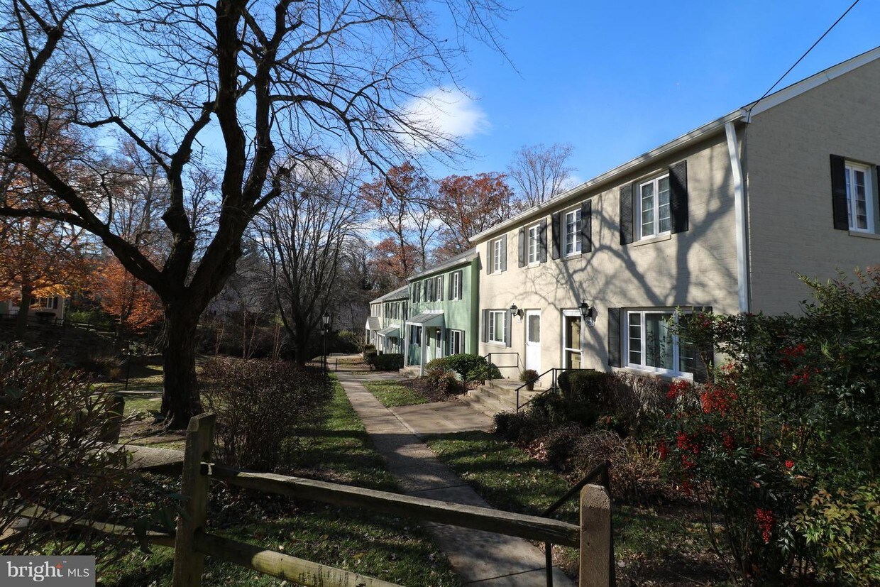9840 Hollow Glen Pl, Silver Spring, MD 20910 Townhome Rentals in
