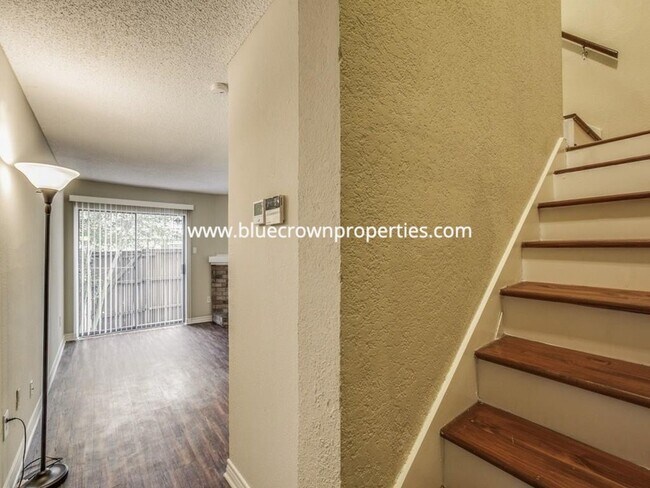 Building Photo - 1100 Brighton Dr