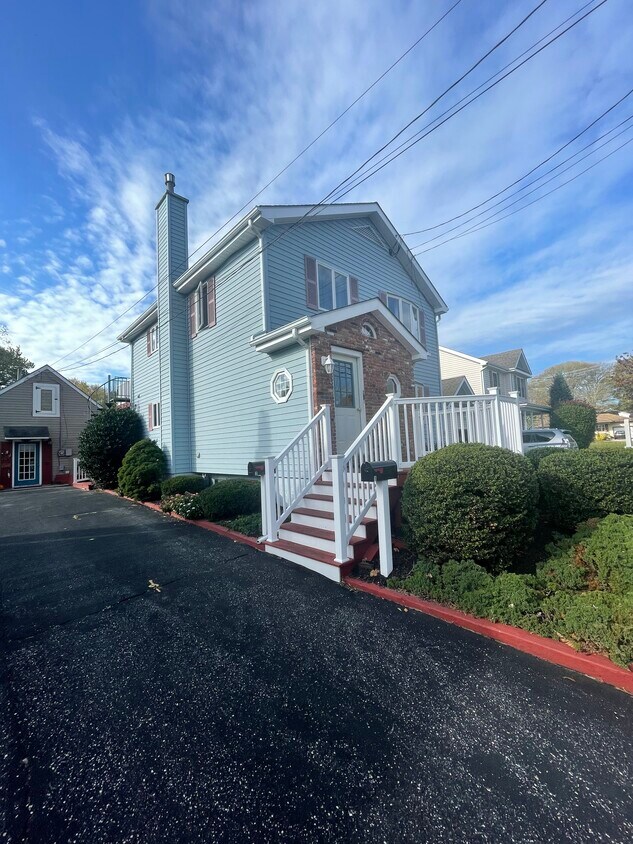Primary Photo - 223 Hand Ave