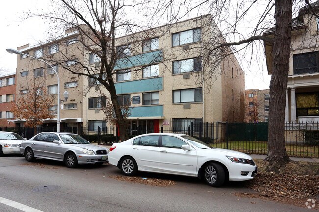 El Kenmore Place Apartments - The Kenmore Place