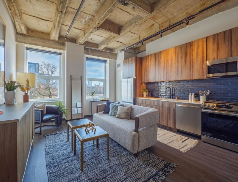 Photo - 1645 W Ogden Ave (Chicago, IL)