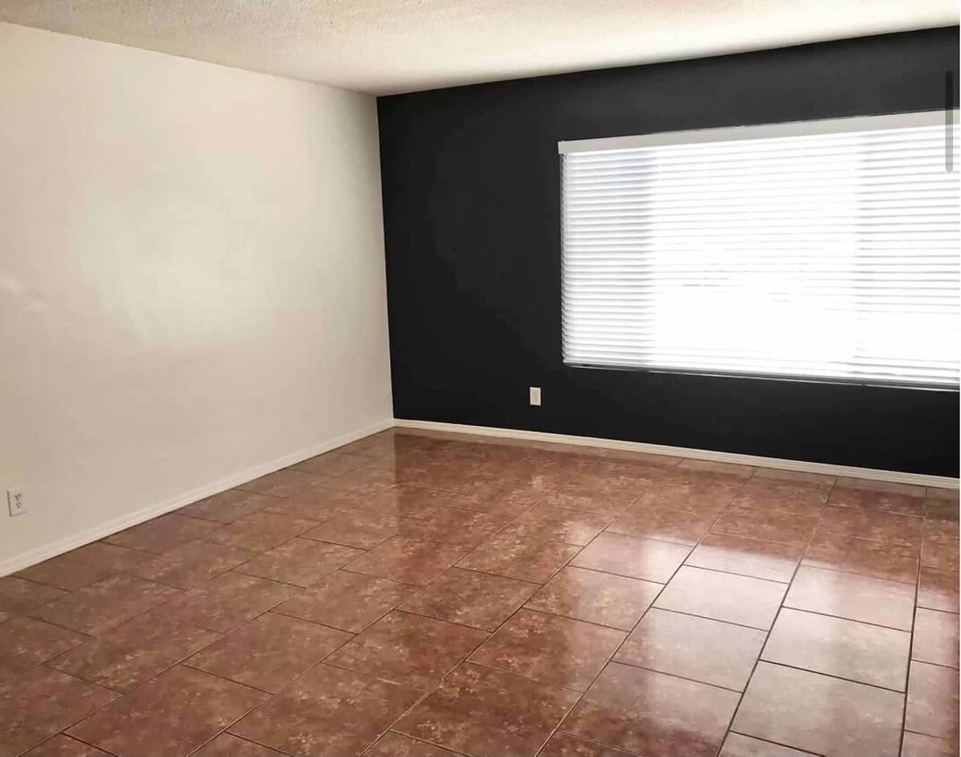 Primary Photo - 4068 Oakcrest Dr