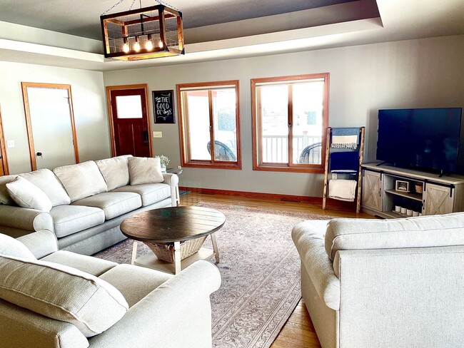 Building Photo - 3 Bed, 2 Bath Duplex in Hillsboro
