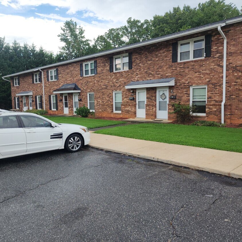 Townhouse Apartment FOR RENT in the Heart ... - Townhouse Apartment FOR RENT in the Heart ...