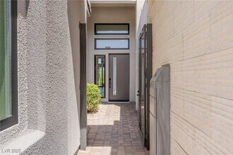 Building Photo - 5192 Rock Daisy Dr