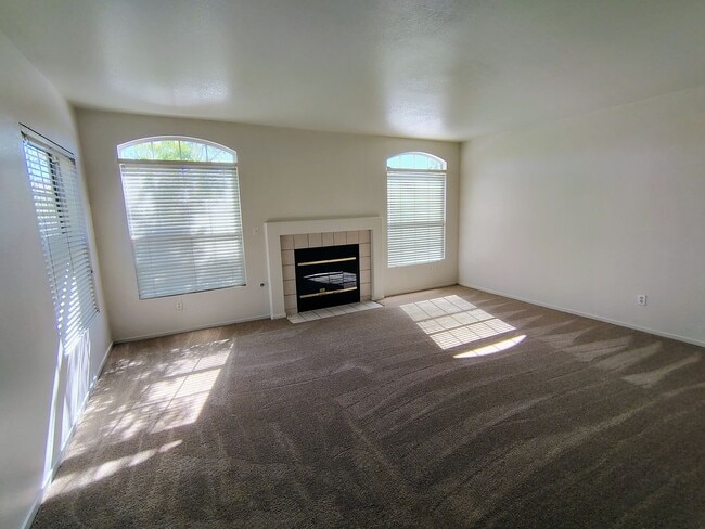 Building Photo - Stone Canyon