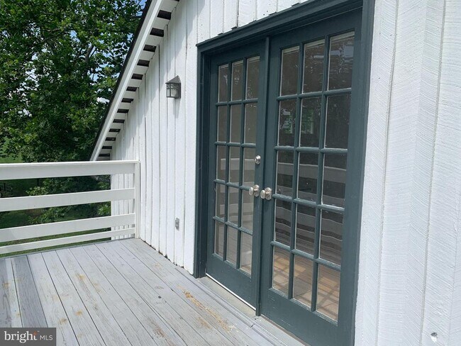 Building Photo - 21933 Foxcroft Rd