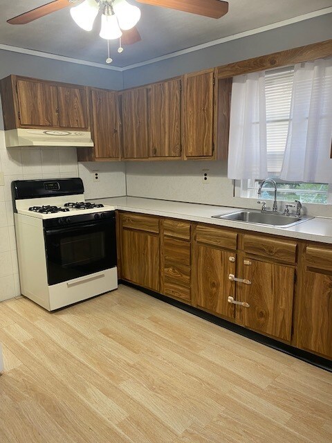 Kitchen - 26 Woodland Ave