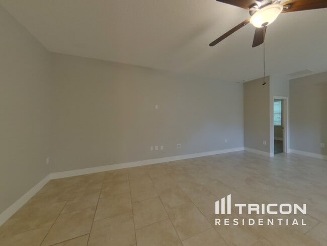 Building Photo - 463 River Square Ln