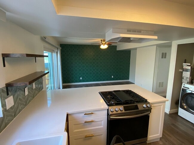 Building Photo - Spacious 2BR Townhome in Denver