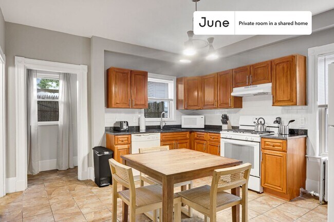 Foto del edificio - Room in Shared 4 bed/2 bath home in Allston