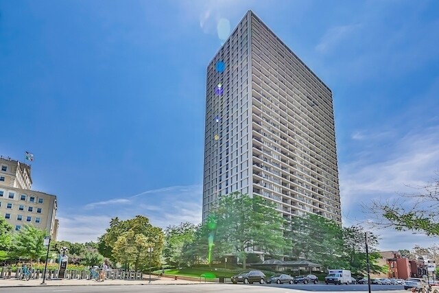 Building Photo - 1960 N Lincoln Park W