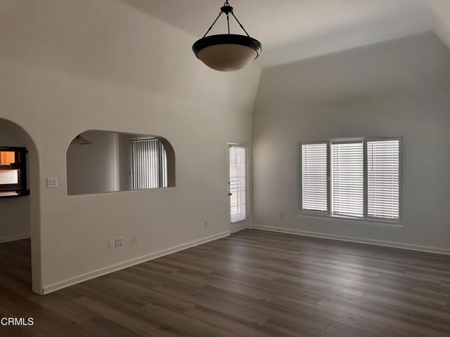 Foto del edificio - 465 Winthrop Rd