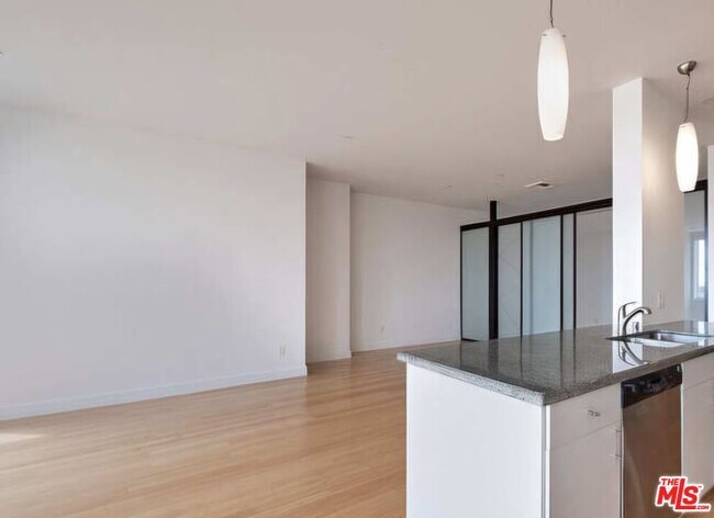 Building Photo - 3810 Wilshire Blvd