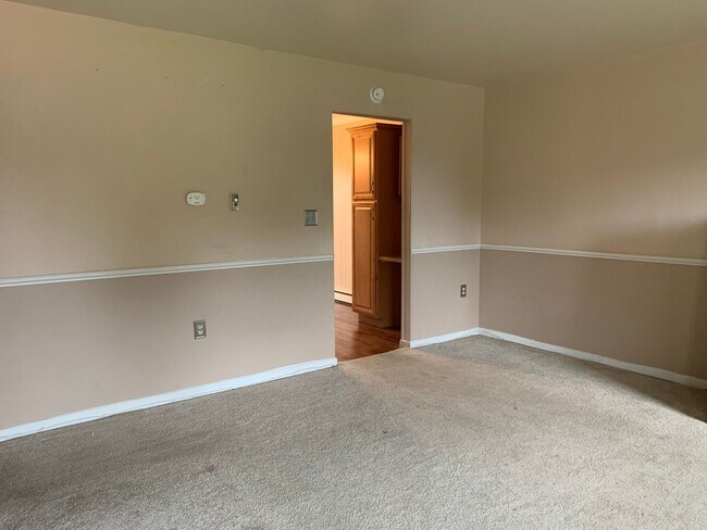 Foto del edificio - CONTRACT PENDING!! MOVE IN READY!!