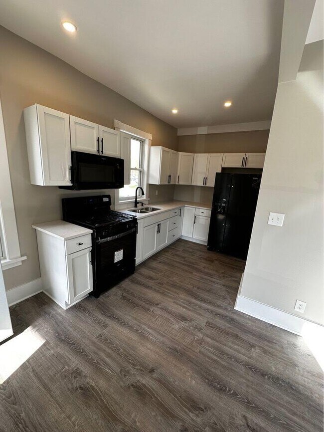 Foto del edificio - 152 Napoleon St