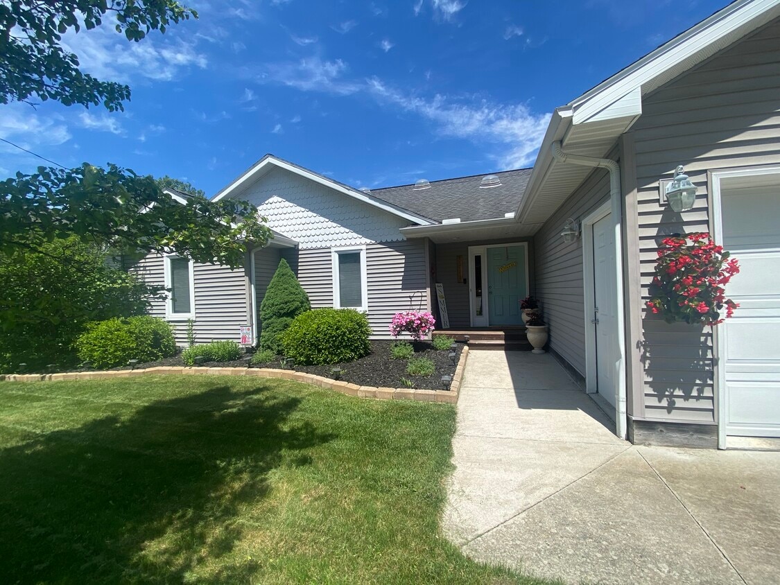 3516 W Wackerly St, Midland, MI 48640 House Rental in Midland, MI