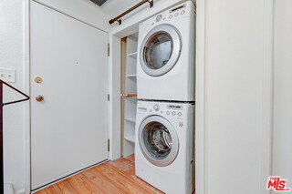 Building Photo - 832 Palm Ave