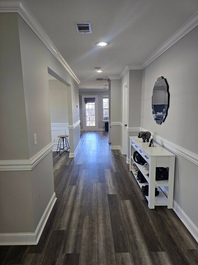 Building Photo - 504 Wyckfield Way