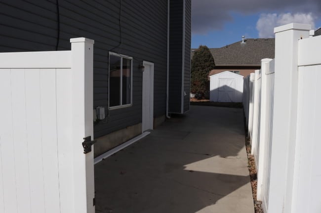 Foto del edificio - 872 W Greenoaks Dr