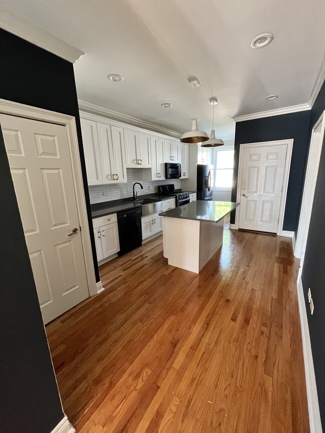 Foto del edificio - 2338 N Ridgeway Ave