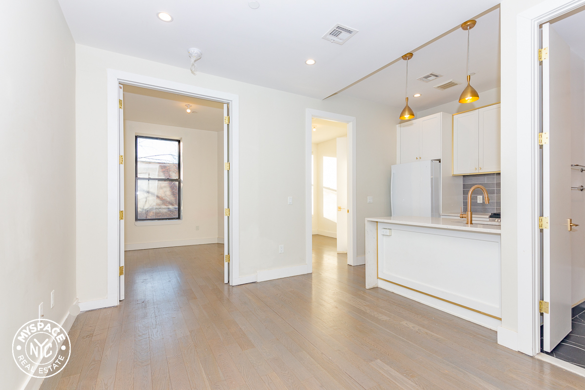 Primary Photo - 162 Stuyvesant Ave