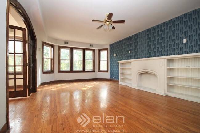 Living Room - 3308 W Palmer St