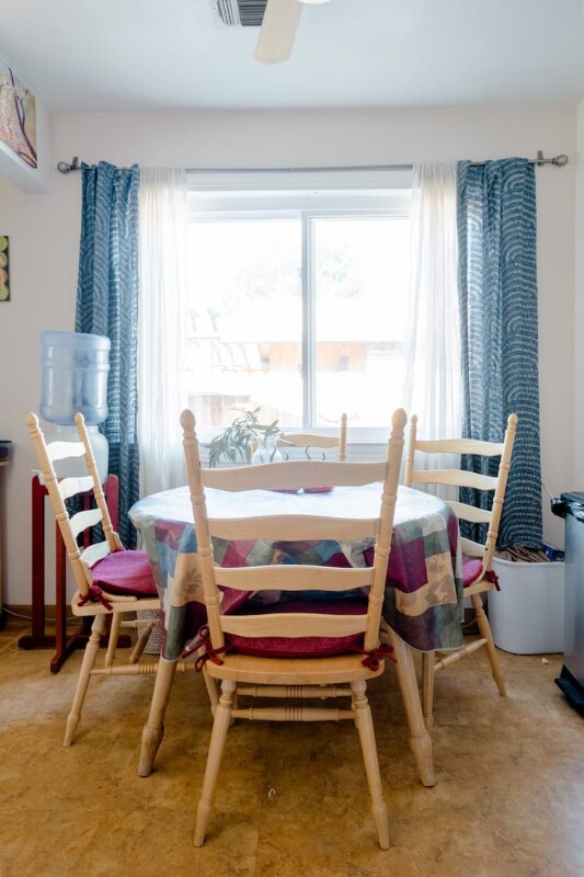 Foto del edificio - 1 E Covell Blvd