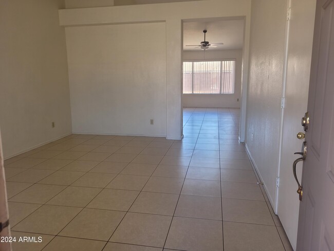 Foto del edificio - 6815 W Cherry Hills Dr