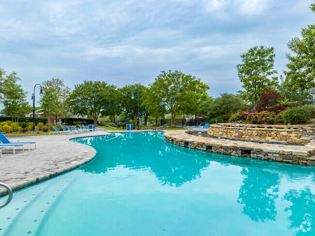 Resort-Style Swimming Pool with Sun Deck - Central Park