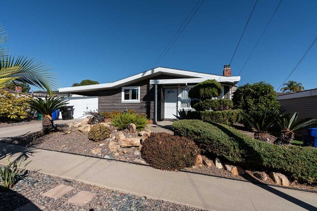 Building Photo - STUNNING SERRA MESA HOME , PET FRIENDLY , ...