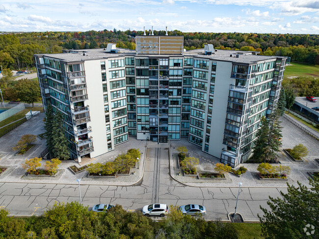 Photo du bâtiment - Woodlawn Towers III