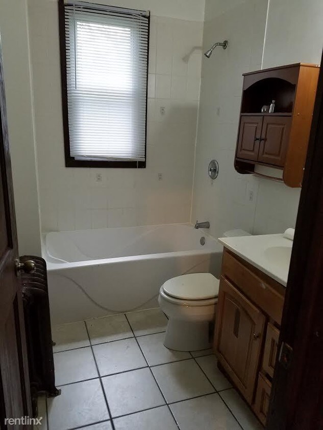Foto principal - 37 E 158th St