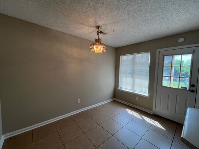 Foto del edificio - 7043 Foxhall Dr
