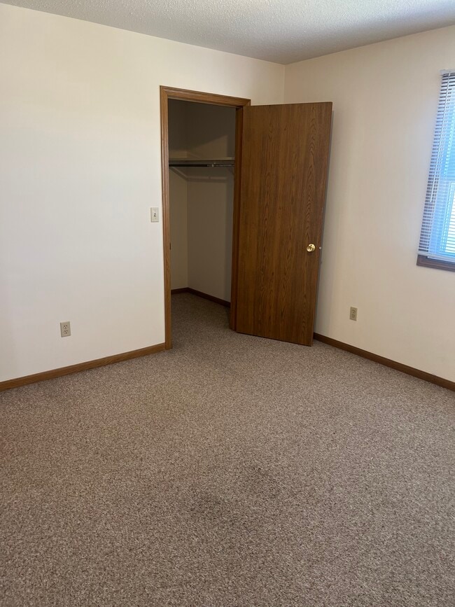 Building Photo - 4024 Canterbury Dr