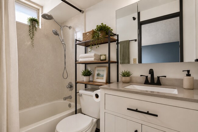 Foto del edificio - Ocean-View Studio in Century Park Plaza, Pearl City – Steps to Skyline Rail, In-Unit Laundry & As...
