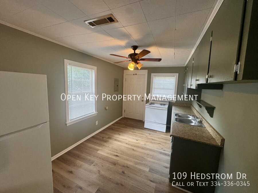 Primary Photo - 109 Hedstrom Dr