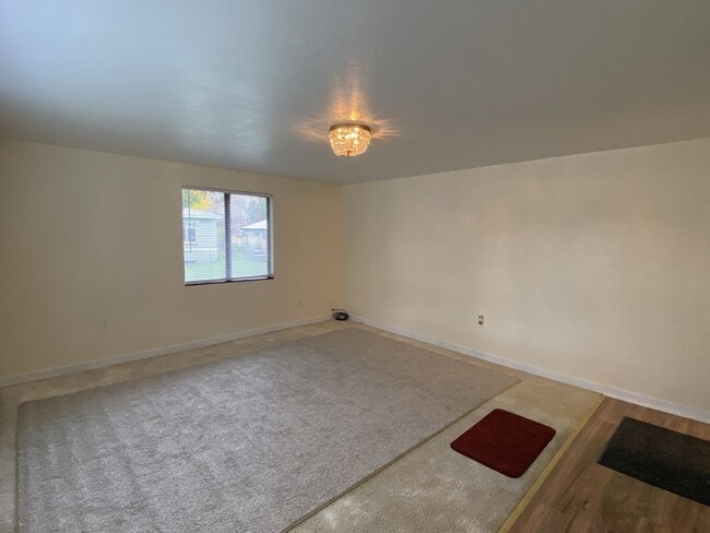 Building Photo - 523 N Markeson St