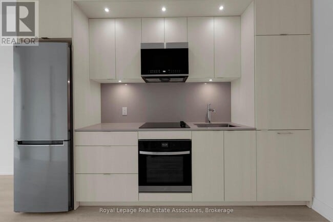 Building Photo - 60 Central Park Roadway