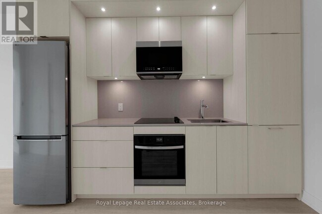 Photo du bâtiment - 60 Central Park Roadway