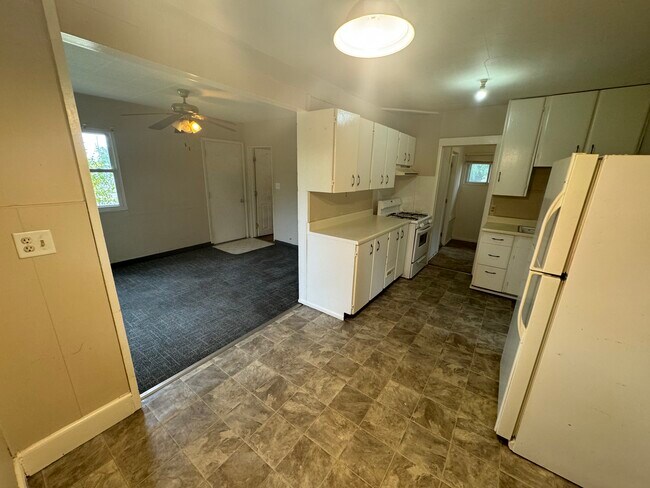 Building Photo - 705 Taylor Ave