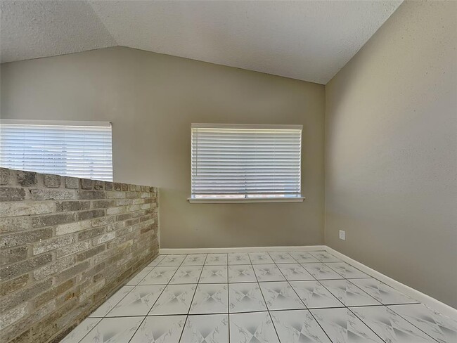 Building Photo - 23426 Canyon Lake Dr