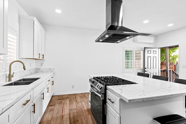 Building Photo - 44735 Johnston Dr