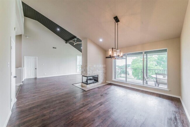 Foto del edificio - 239 Oak Hill Dr