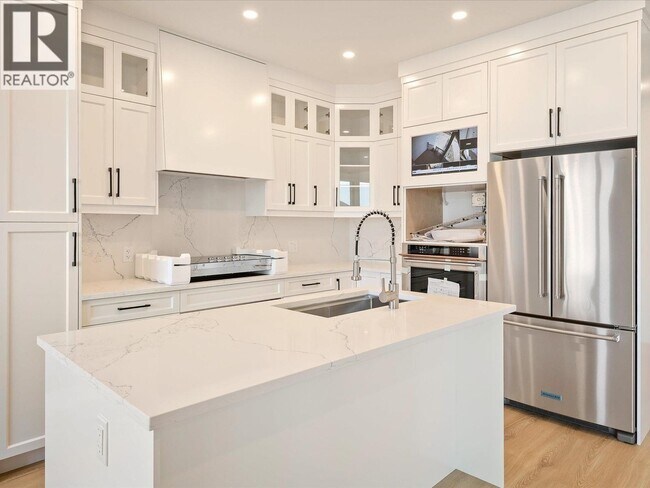 Building Photo - 1007 Phare Cres