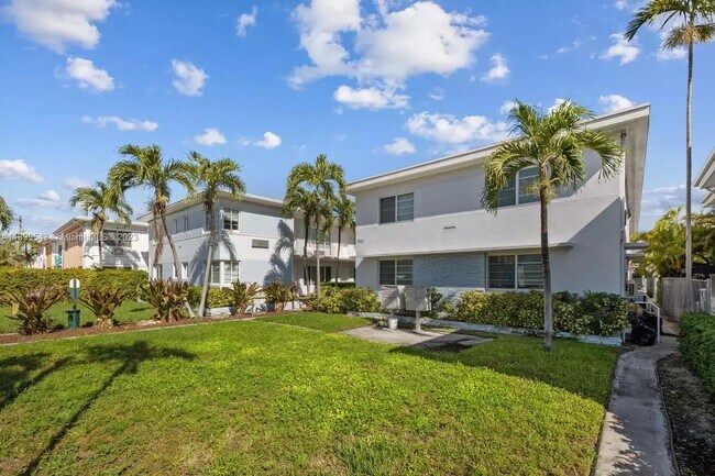 Foto del edificio - 7315 Carlyle Ave